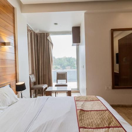 Hotel Kyra Airport Ahmedabad Eksteriør bilde
