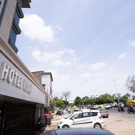 Hotel Kyra Airport Ahmedabad Eksteriør bilde