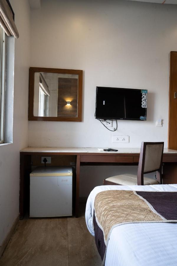 Hotel Kyra Airport Ahmedabad Eksteriør bilde
