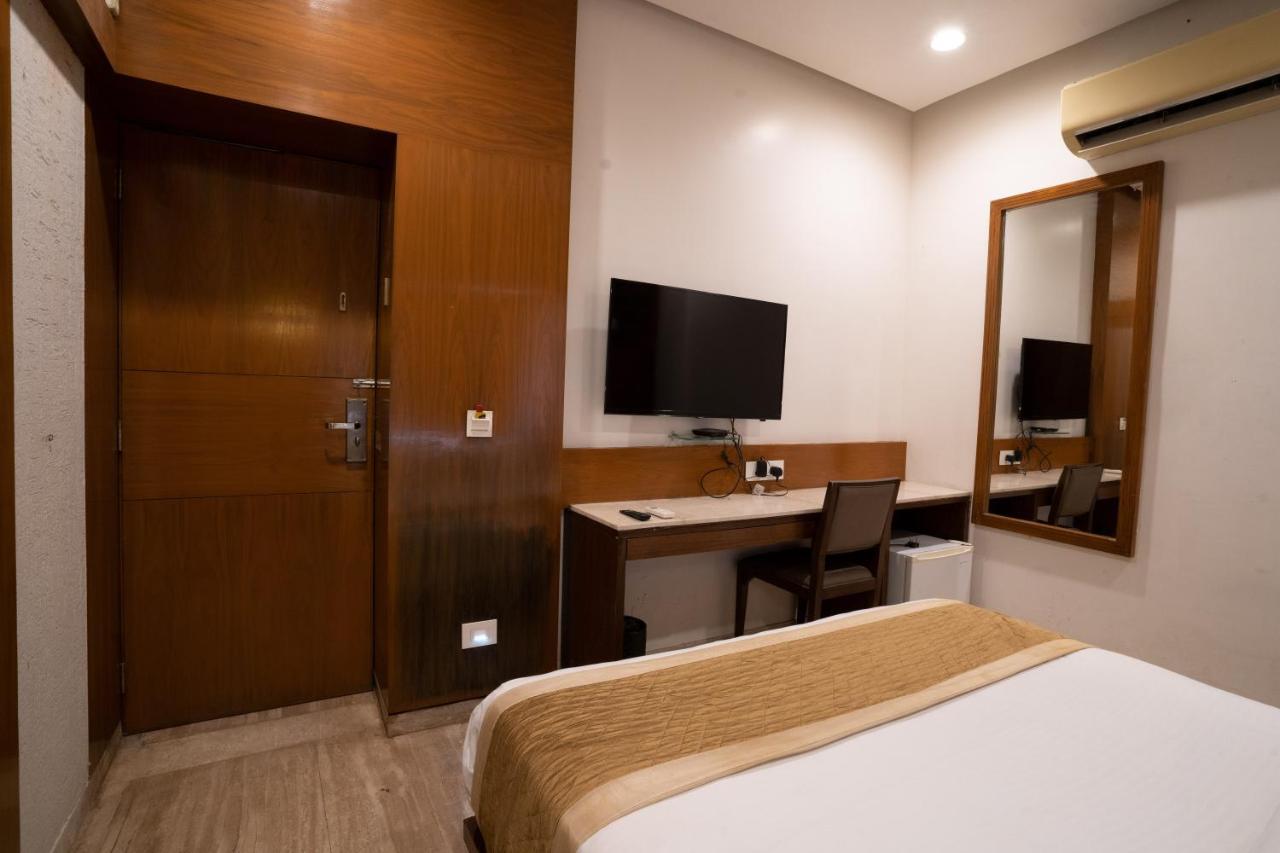 Hotel Kyra Airport Ahmedabad Eksteriør bilde