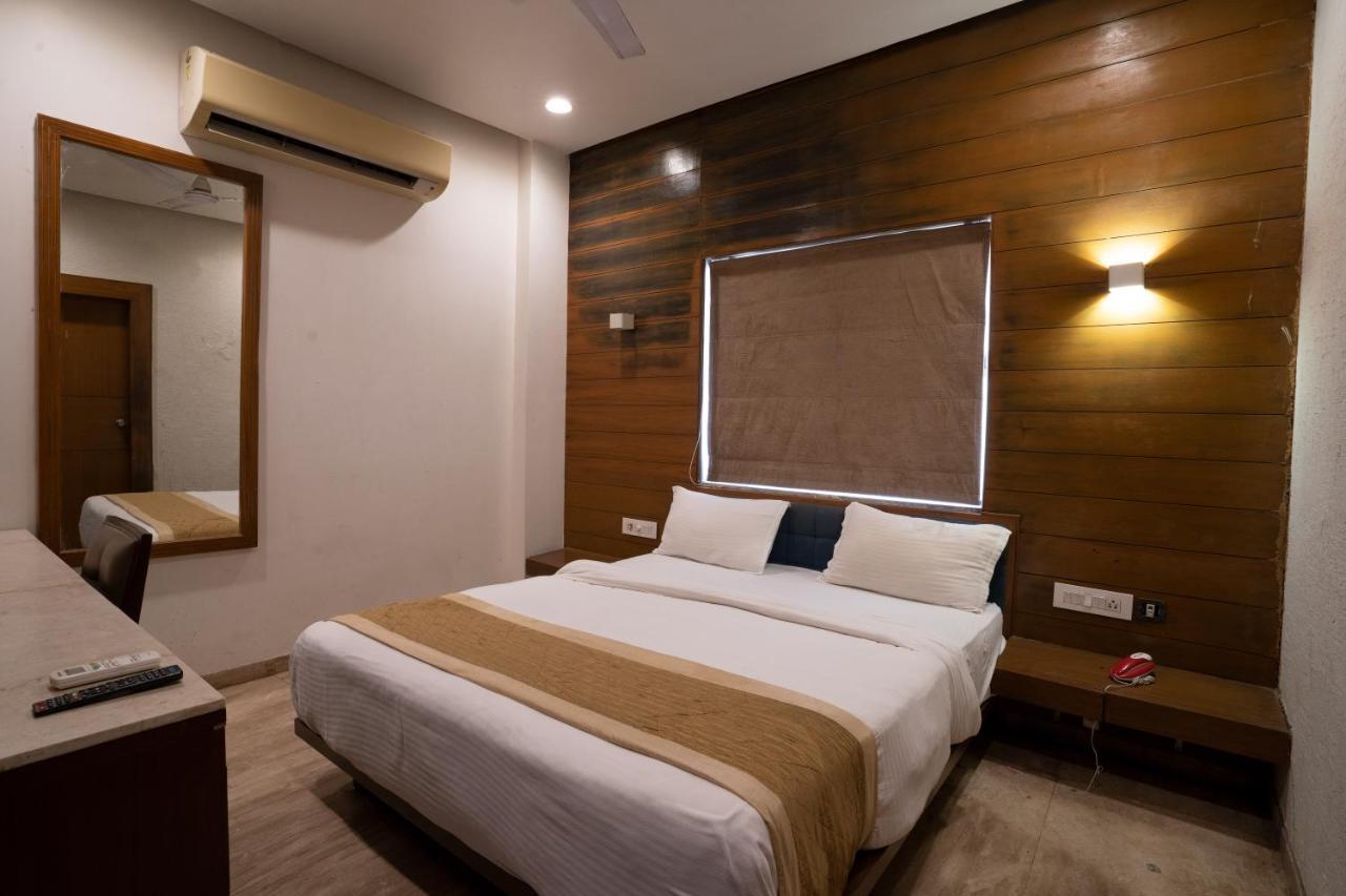 Hotel Kyra Airport Ahmedabad Eksteriør bilde