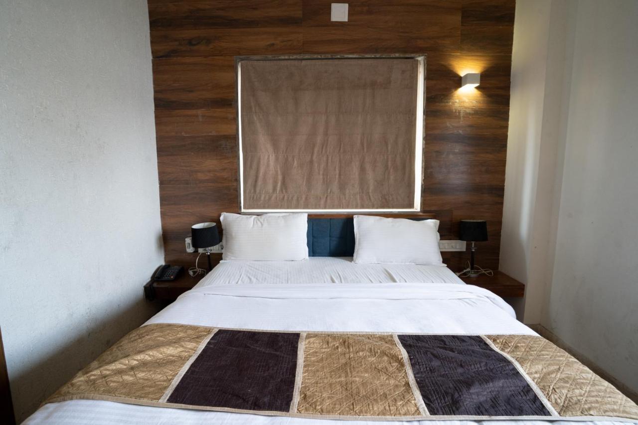 Hotel Kyra Airport Ahmedabad Eksteriør bilde