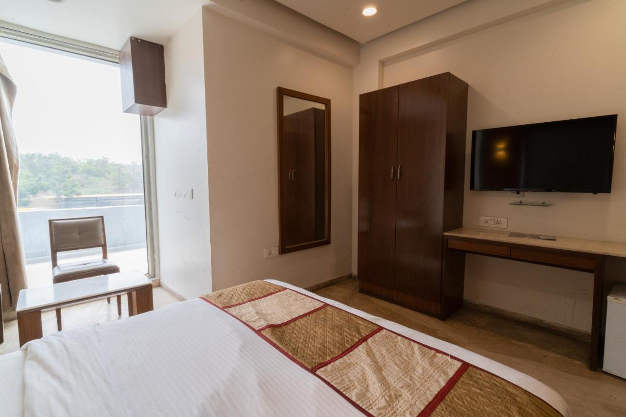 Hotel Kyra Airport Ahmedabad Eksteriør bilde